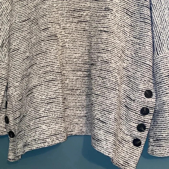 Madewell black and white women’s long sleeve top - decorative buttons- medium - Picture 2 of 6
